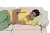 En person ligger i en soffa och ser ut att ha ont i magen, håller sina armar runt kroppen. Illustration.
